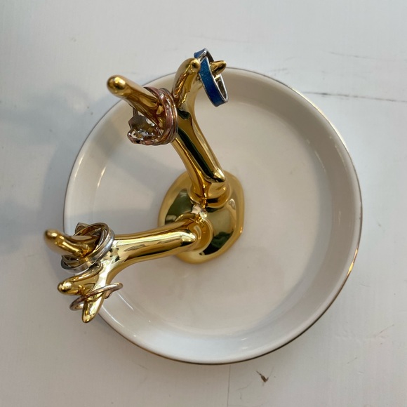 White porcelain jewelry dish with gold plated ring holder! - Picture 4 of 4